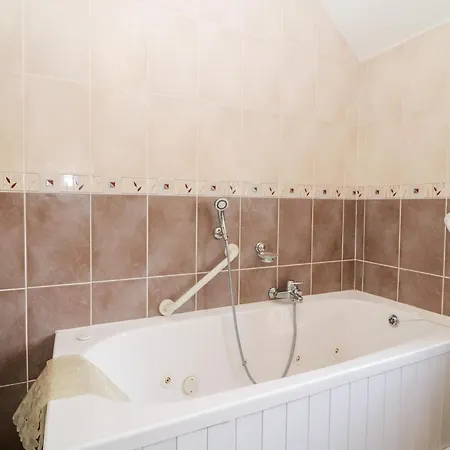 1 The Courtyard Durrus