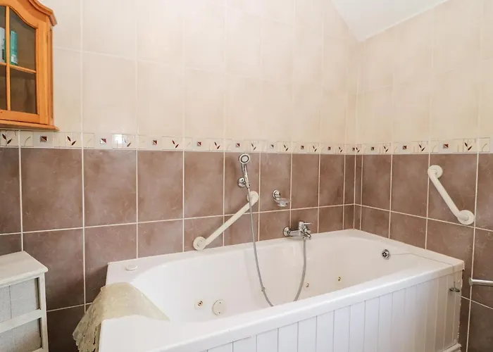 1 The Courtyard Durrus