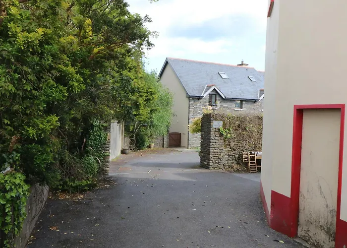 1 The Courtyard * Durrus